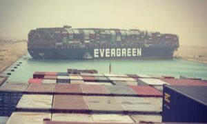 Poremećen pomorski saobraćaj: Teretni brod blokirao Suecki kanal VIDEO