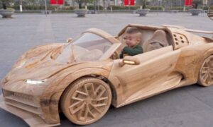 Šta sve roditelji ne mogu za svoju djecu: Otac napravio superautomobil od drveta