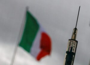 Vakcinisanje postaje obaveza: Četvrti talas natjerao Italiju na “oštrije” korona mjere