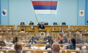 Burno u skupštini: Stanić udaljen, Dodik ga žestoko optužio
