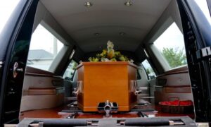 Lopovi ne biraju: Ispred groblja ukrali pogrebni kombi