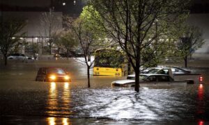 Tokom noći poginulo najmanje četvoro ljudi: Vanredno stanje zbog smrtonosnih poplava