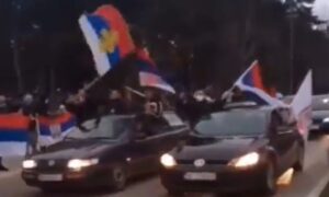Srpske trobojke u Nikšiću: Narod već slavi pobjedu na izborima VIDEO