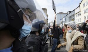 Protiv restrikcija u vezi korone: Desetine hiljada ljudi na protestima u Njemačkoj