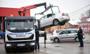 Novine u Banjaluci: Umjesto na Rakovačke bare, “pauk” nosi vozila u centar