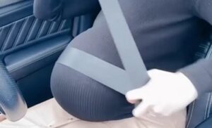 Bezbjednost je najbitnija: Ovako trudnice mogu vezati pojas u automobilu VIDEO