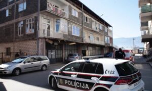 Policija traga za razbojnicima: Prijeteći nožem opljačkali prodavnicu