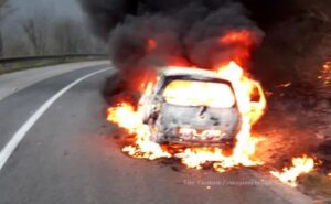 Izgorio automobil u kanjonu Tijesno FOTO