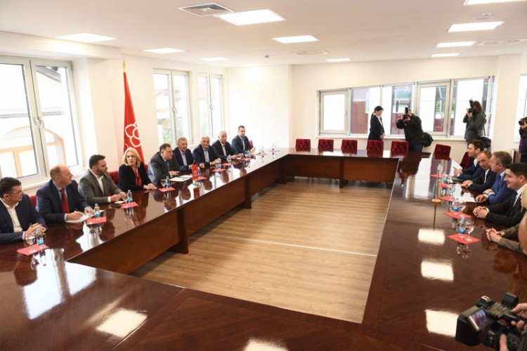 Delegacije SNSD-a, SDS-a i PDP-a nisu se sastale dvije godine: Na dijalog zaboravili i vlast i opozicija