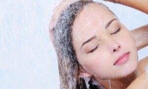 Previše se “družite” sa šamponom? Često pranje kose nije poželjno, a ni zdravo