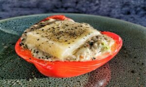 Odličan, zdrav i brz ručak: Paprike punjene tunjevinom koje ćete u trenu pojesti