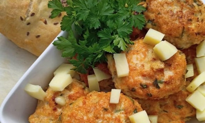 Prste da poližeš: Punjene pileće pljeskavice osvajaju na prvi zalogaj