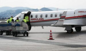 Avion sletio u Sarajevo: U BiH stiglo 30.000 vakcina za koronu koje je donirala Turska