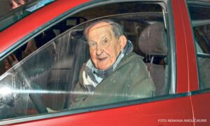 Kaže da vozi bolje od omladine: Glumac Vlasta Velisavljević u 94. godini sposoban za vožnju