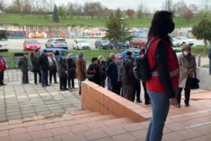 Redovi pred Zetrom: Počela vakcinacija u Sarajevu VIDEO