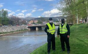 Srećan epilog napete drame! Hrabri policajci spasli muškarca koji je skočio u rijeku