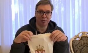 Poklon od države: Vučić predstavio vitamine za penzionere VIDEO
