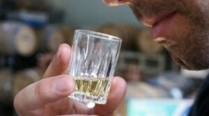 Stručnjaci potvrdili: Postoji veza između alkohola i opasnosti od zaraze koronom