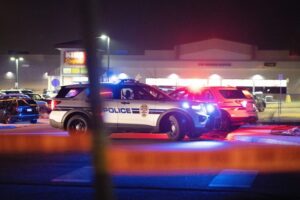 Užas: U pucnjavi ispred prodavnice povrijeđeno pet osoba, napadač u bjekstvu