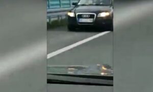 Scena koja je šokirala internet: Desetine automobila voze u rikverc i to na auto-putu VIDEO