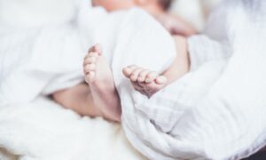 Beba od 28 dana zaražena koronom: Prebačena u bolnicu