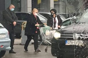 Bisera Turković i u prodavnicu ide službenim automobilima i pod pratnjom FOTO