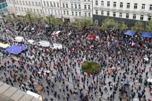 Česi izašli na ulice, traže da se Zeman optuži za izdaju