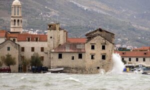 Na Jadranu jako nevrijeme: Hrvatska proglasila žuti meteoalarm