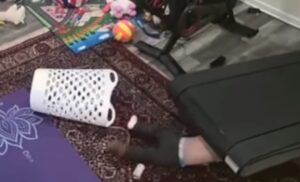 Jezivo! Objavljen uznemirujući snimak djeteta zaglavljenog ispod trake za trčanje
