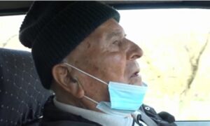 Djed Tika je najstariji aktivni vozač u Srbiji: Produžio dozvolu u 94. godini