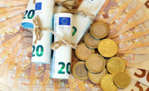 Ne treba da brinu za novac: 4.963 bankara zaradilo naknadu veću od million evra