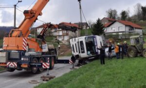 Iz olupine “forda” čuli se jezivi krici: Detalji dramatičnog spasavanja žene u BiH VIDEO