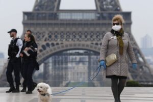 Broj zaraženih naglo raste: U Parizu obavezno nošenje maski i na otvorenom