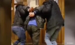 Bizarna scena u Beogradu: Prilikom hapšenja ujeo policajca