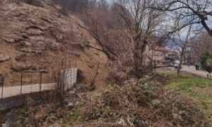 Upaljen crveni meteoalarm! Upozorenje zbog olujnog vjetra, obilnih padavina i pojave klizišta