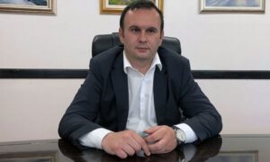 Ćosić osudio skrnavljenje spomen-ploče: Političko Sarajevo stvorilo histeriju u javnosti