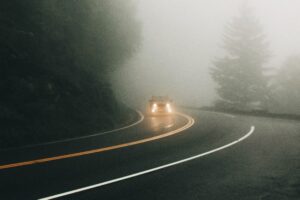 Saobraćaj se odvija usporeno: Mokri kolovozi, mjestimična magla