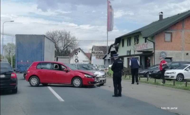 Sudar dva vozila! Saobraćajna nesreća na magistralnom putu Banjaluka – Gradiška FOTO