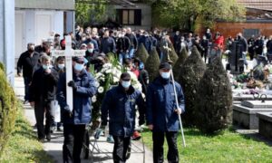 Njeni najbliži slomljeni od tuge i bola! U bijelom sanduku sahranjena malena Nikol