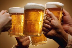 Mnogima omiljeno alkoholno piće: Evo šta se dešava u našem tijelu kada popijemo pivo