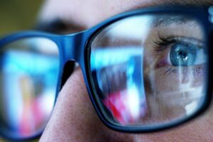 U kojoj mjeri “plavo svjetlo” digitalnih ekrana oštećuje naš vid