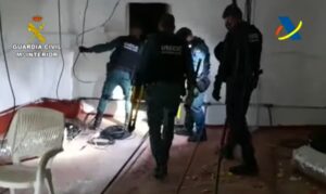 Troje Srba zbog droge uhapšeno u podrumu javne kuće u Španiji VIDEO