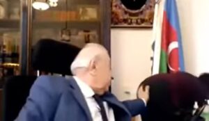 Političar tokom video-sastanka pipao asistentkinju po zadnjici