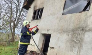 Rano jutors izbio požar na porodičnoj kući: Pričinjena velika materijalna šteta