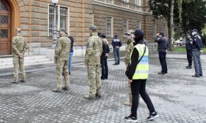 “Mi smo najneplaćeniji na svim nivoima”: Protest Saveza sindikata policijskih organa