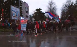 „Ne damo te ministre“: Protestne šetnje u Crnoj Gori u znak podrške Leposaviću VIDEO