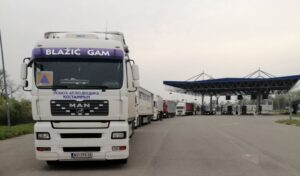 Građevinski materijal stiže u Kostajnicu: Kamioni donacije prešli Raču