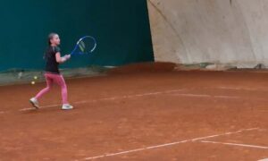 Kakav talenat! Osmogodišnja Sara Ristić druga na otvorenom prvenstvu u tenisu