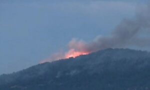 Hram, na sreću, nije ugrožen! Požar na Svetoj Gori, gašenje buktinje ometa jak vjetar