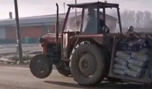 Gradiški biser: Vozi traktor na dva točka VIDEO